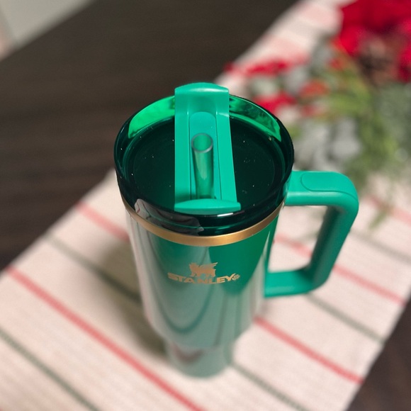 Stanley The St. Patrick's Day Flowstate Quencher 40oz Tumbler - Picture 3 of 9